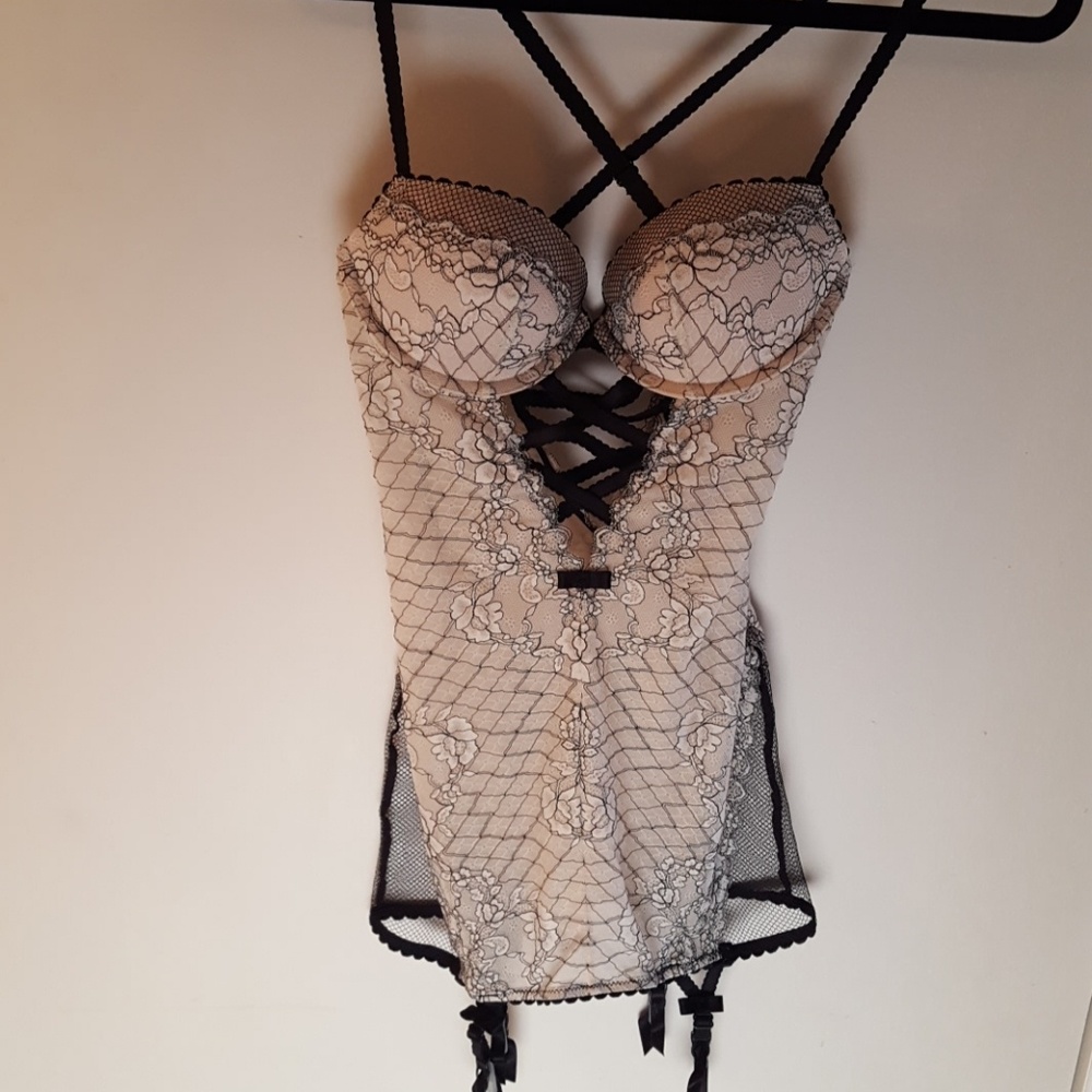 NWT Rare Black & Cream VS Corset Lingerie, Sz 34B